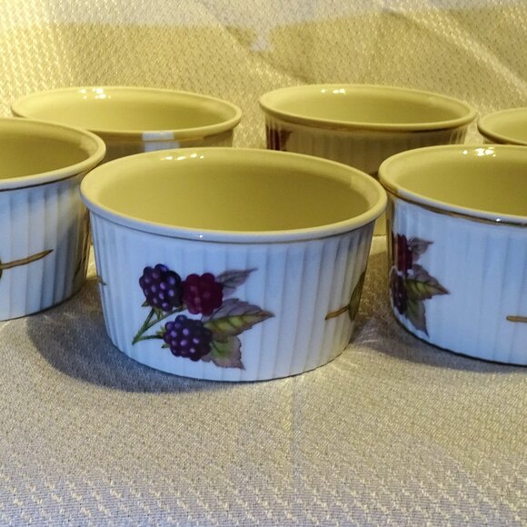 Royal Worcester Evesham Berries and Olives Ramekins set of 6 - Picture 2 of 7